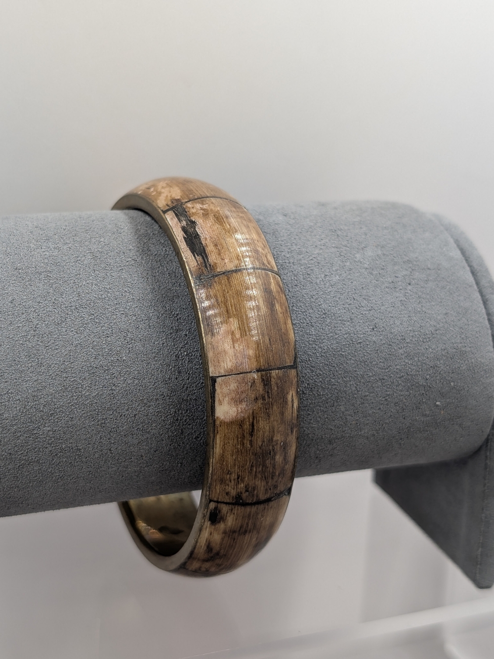 Vintage Brown Wood Inlay Brass Tone Wide Bangle Bracelet | 1200